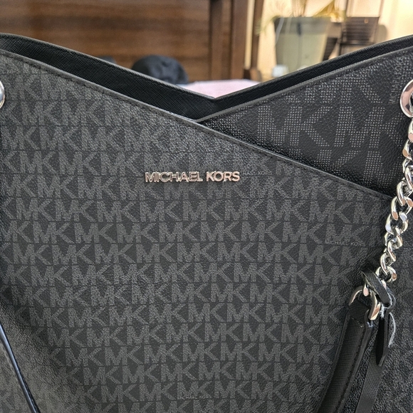 Michael Kors Jet Set Large Signature Logo Shoulder Bag - Picture 2 of 8